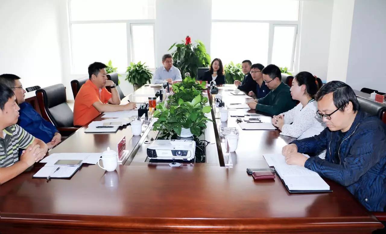 内蒙古自治区大数据发展管理局领导与中译语通（GTCOM）会谈.jpeg